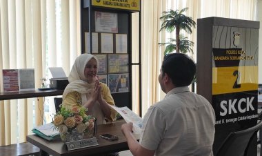 Peringati Hari Kartini 2026, Polwan Polresta Bandara Soetta Mengenakan Kebaya Saat Melayani Masyarakat